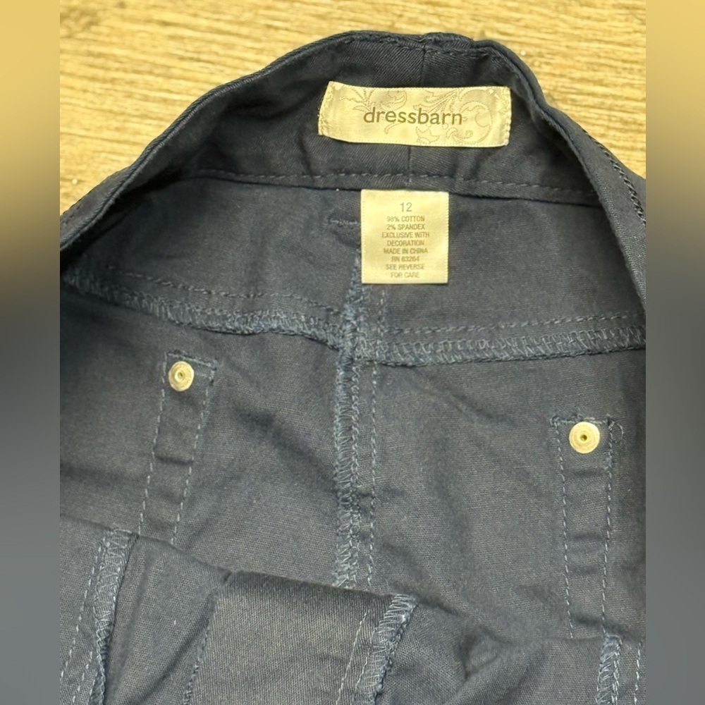 Dressbarn Women's Navy Bermudas - Picture 4 of 7
